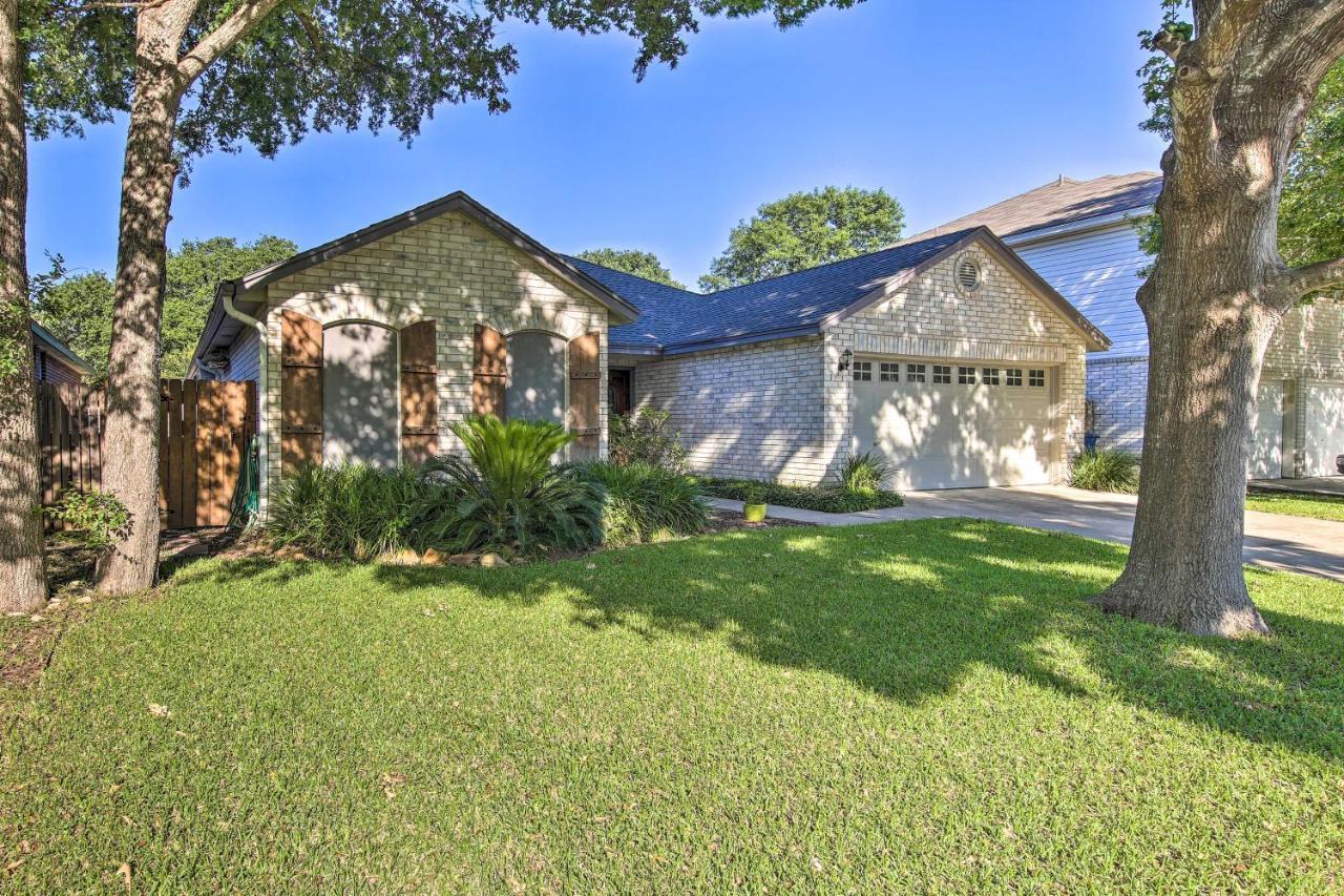 Peaceful San Antonio Oasis With Private Pool And Grill Villa Luaran gambar