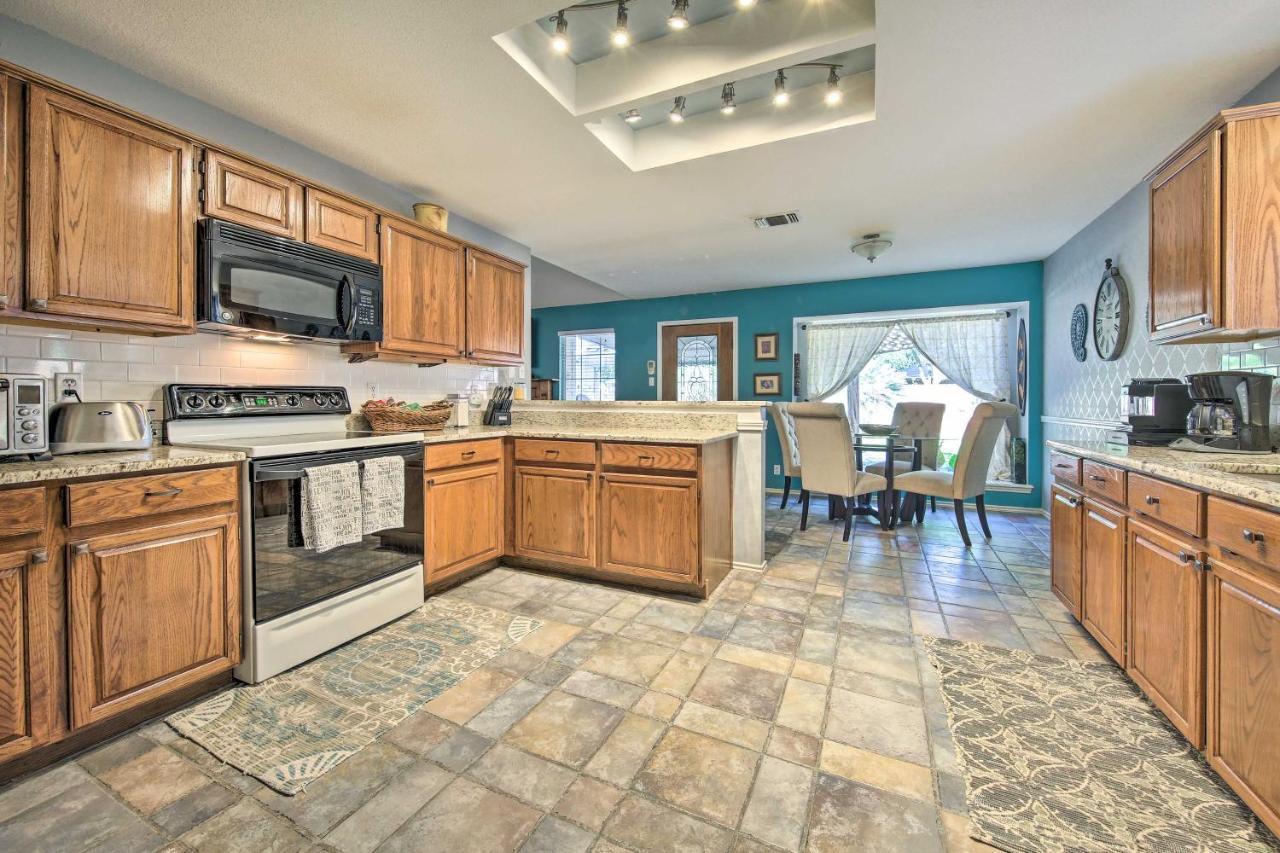 Peaceful San Antonio Oasis With Private Pool And Grill Villa Luaran gambar